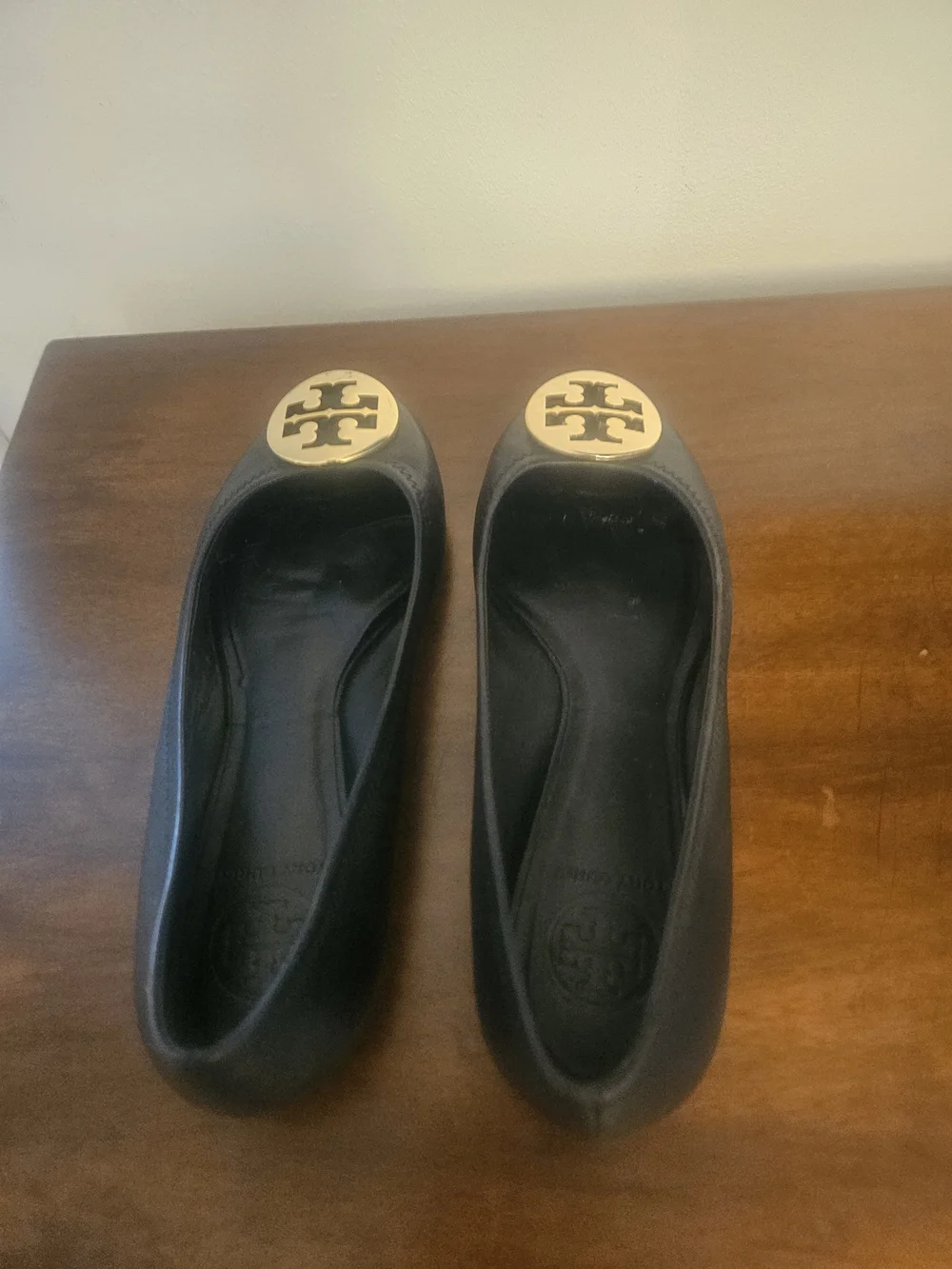 Tory Burch Reva Black Leather Ballet Flats Gold Logo – Size 7.5